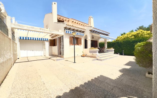 Perpardavimas - Vila - Orihuela Costa - La Zenia