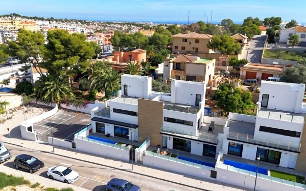 Perpardavimas - Vila - Orihuela Costa - Villamartín