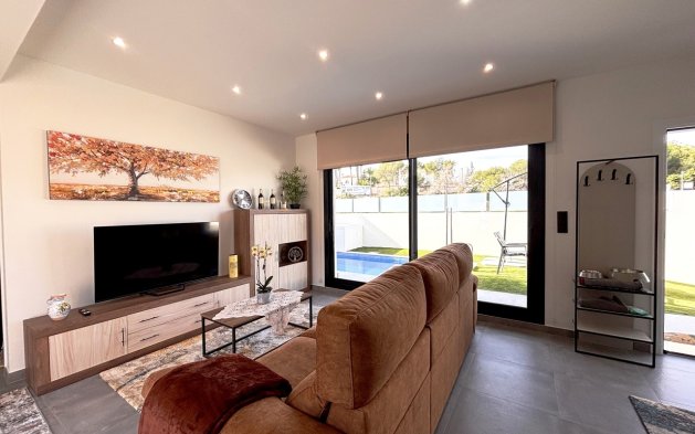 Perpardavimas - Vila - Orihuela Costa - Villamartín