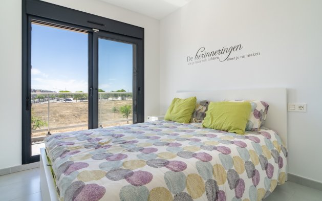 Resale - Bungalow - Pilar de la Horadada - Mil Palmeras