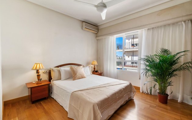 Resale - Apartment / flat - Torrevieja - Centro - Muelle Pesquero