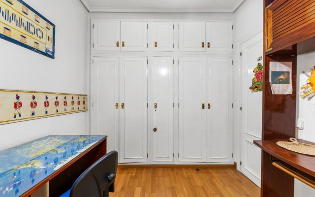 Resale - Apartment / flat - Torrevieja - Centro - Muelle Pesquero