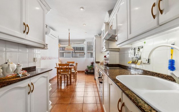 Resale - Apartment / flat - Torrevieja - Centro - Muelle Pesquero
