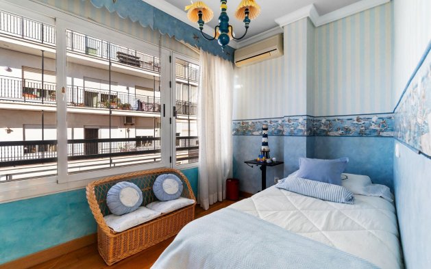 Resale - Apartment / flat - Torrevieja - Centro - Muelle Pesquero
