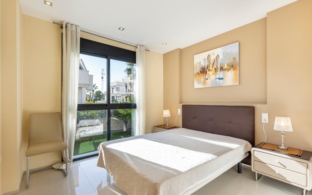 Resale - Villa - Orihuela Costa - La Zenia