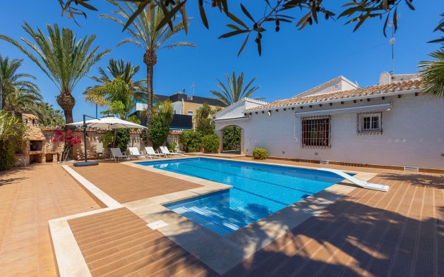 Resale - Villa - Orihuela Costa - Punta Prima