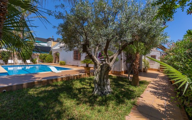 Resale - Villa - Orihuela Costa - Punta Prima