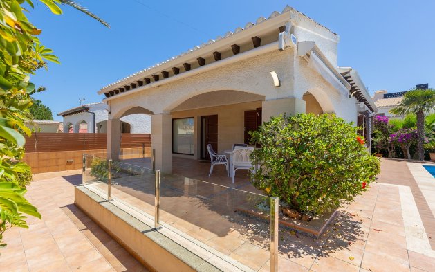 Resale - Villa - Orihuela Costa - Punta Prima