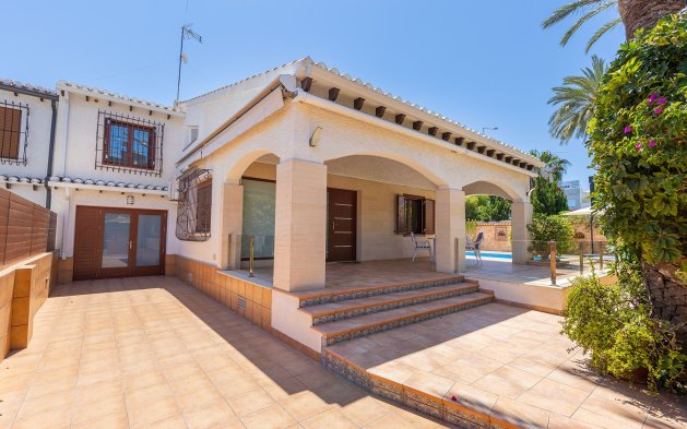 Resale - Villa - Orihuela Costa - Punta Prima