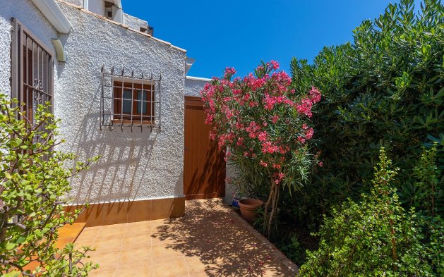 Resale - Villa - Orihuela Costa - Punta Prima