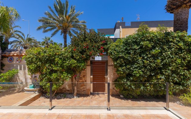 Resale - Villa - Orihuela Costa - Punta Prima