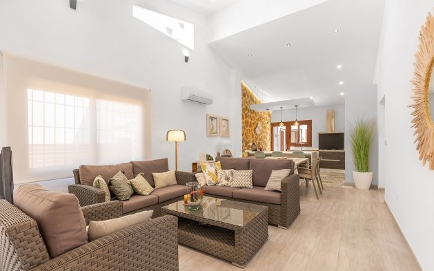Resale - Villa - Orihuela Costa - Punta Prima