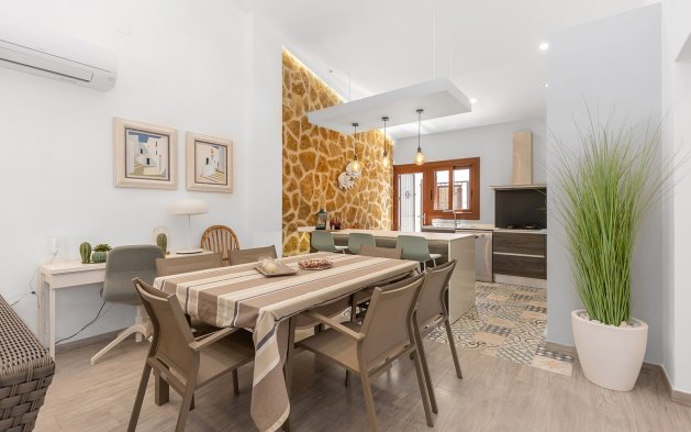 Resale - Villa - Orihuela Costa - Punta Prima