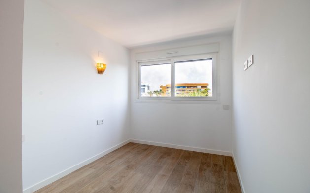 Resale - Apartment / flat - Torrevieja - Punta Prima