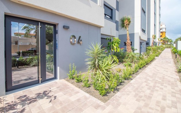 Resale - Apartment / flat - Torrevieja - Punta Prima