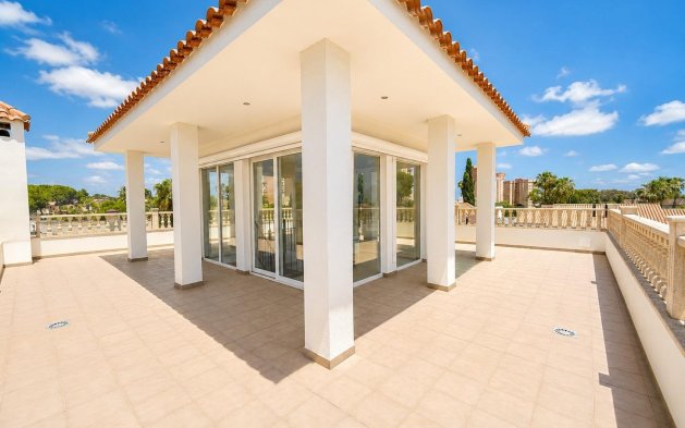 Resale - Villa - Orihuela Costa - Campoamor