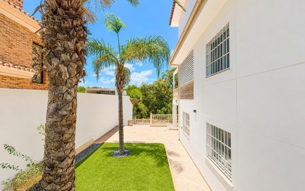 Resale - Villa - Orihuela Costa - Campoamor