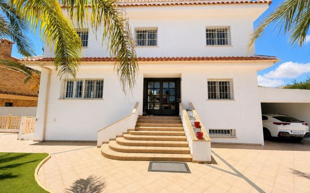 Resale - Villa - Orihuela Costa - Campoamor