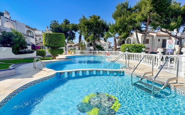 Perpardavimas - Bungalow - Torrevieja - Nueva Torrevieja - Aguas Nuevas