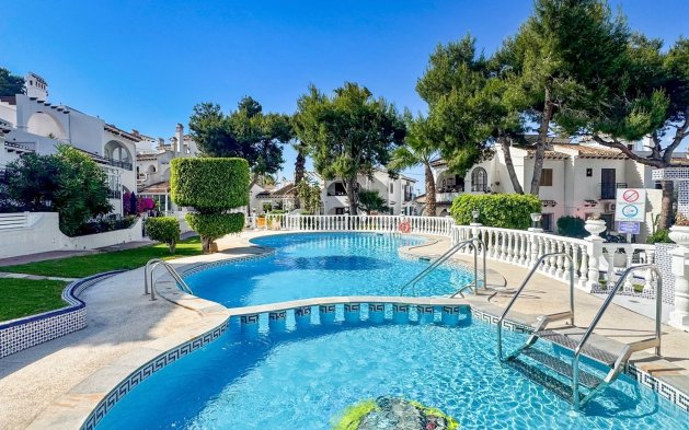 Perpardavimas - Bungalow - Torrevieja - Nueva Torrevieja - Aguas Nuevas
