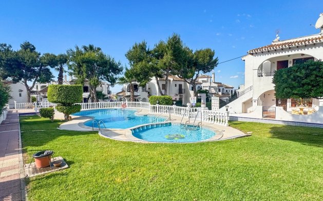 Perpardavimas - Bungalow - Torrevieja - Nueva Torrevieja - Aguas Nuevas