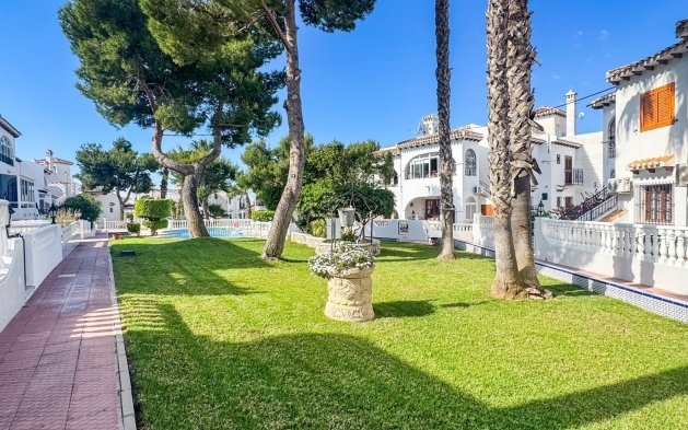 Perpardavimas - Bungalow - Torrevieja - Nueva Torrevieja - Aguas Nuevas