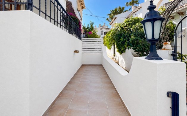 Perpardavimas - Bungalow - Torrevieja - Nueva Torrevieja - Aguas Nuevas