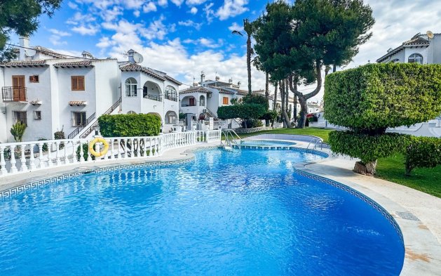Perpardavimas - Bungalow - Torrevieja - Nueva Torrevieja - Aguas Nuevas