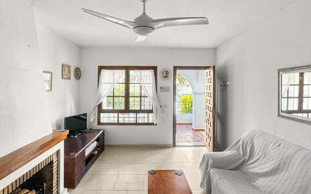 Perpardavimas - Bungalow - Torrevieja - Nueva Torrevieja - Aguas Nuevas