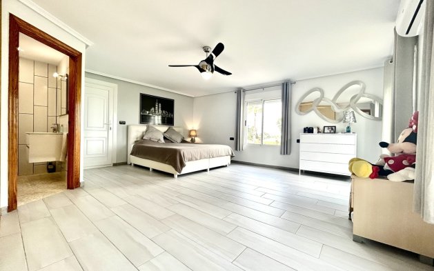 Resale - Villa - Catral