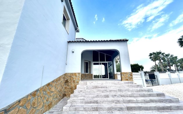 Resale - Villa - Catral
