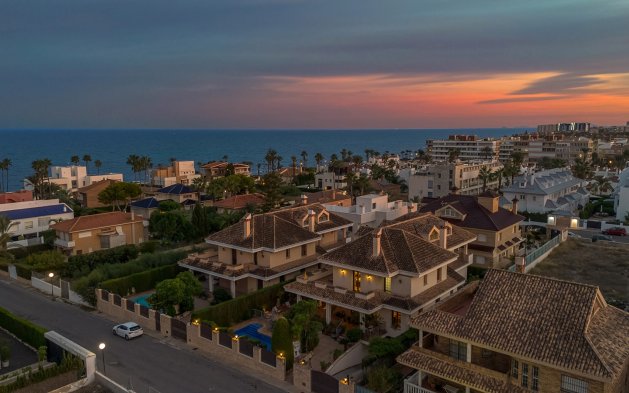 Resale - Villa - Torrevieja - La Veleta