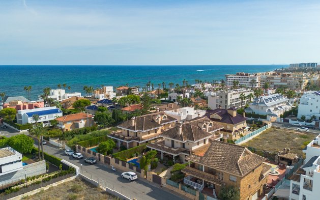 Resale - Villa - Torrevieja - La Veleta