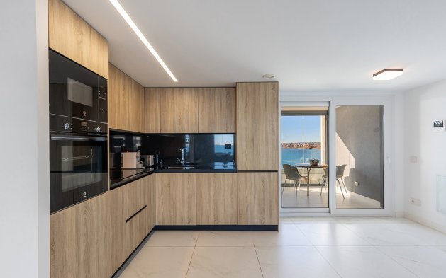 Resale - Apartment / flat - Torrevieja - Punta Prima