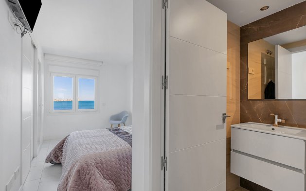 Resale - Apartment / flat - Torrevieja - Punta Prima