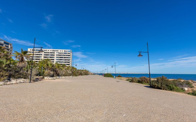 Resale - Apartment / flat - Torrevieja - Punta Prima