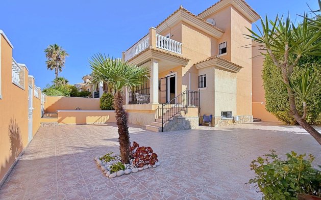 Resale - Villa - Orihuela - Orihuela Costa