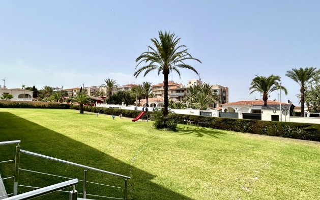 Resale - Apartment / flat - Torrevieja - Punta Prima