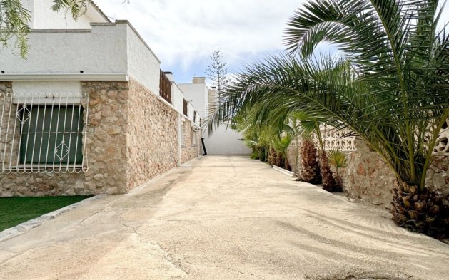 Videresalg - Villa - Orihuela Costa - La Zenia