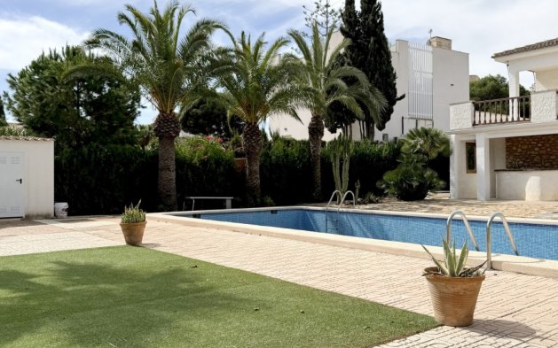 Videresalg - Villa - Orihuela Costa - La Zenia