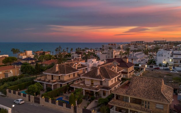 Resale - Villa - Torrevieja - La Veleta