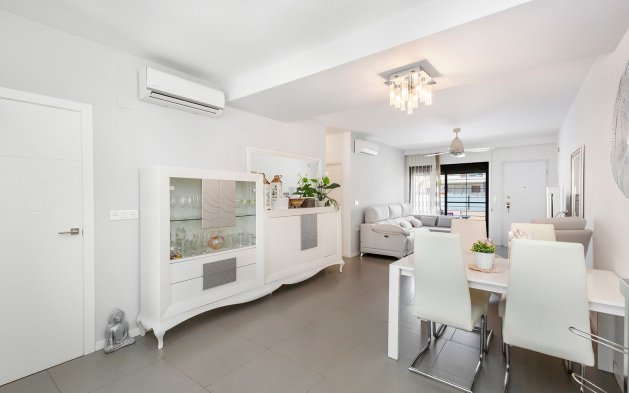 Resale - Apartment / flat - Pilar de la Horadada - Torre de la Horadada