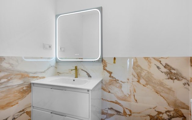Resale - Apartment / flat - Torrevieja - Punta Prima
