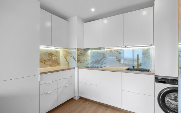 Resale - Apartment / flat - Torrevieja - Punta Prima