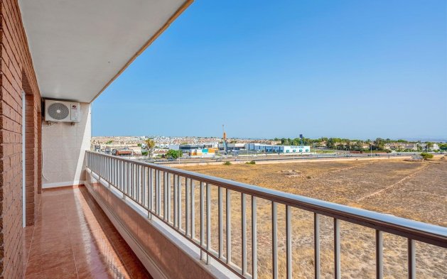 Resale - Apartment / flat - Torrevieja - Punta Prima