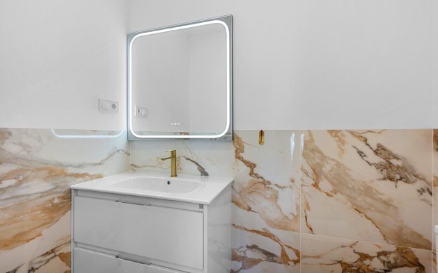 Resale - Apartment / flat - Torrevieja - Punta Prima