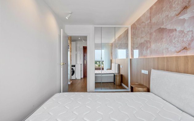 Resale - Apartment / flat - Torrevieja - Punta Prima