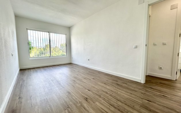 Resale - Apartment / flat - Orihuela Costa - Villamartín