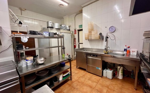 Odsprzedaż - Local comercial - Guardamar del Segura