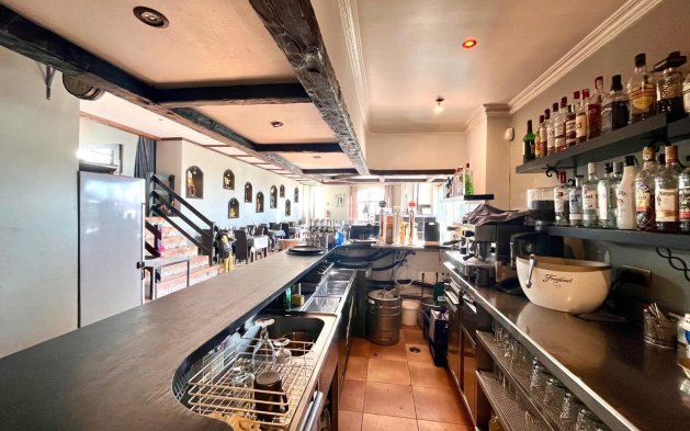 Odsprzedaż - Local comercial - Guardamar del Segura